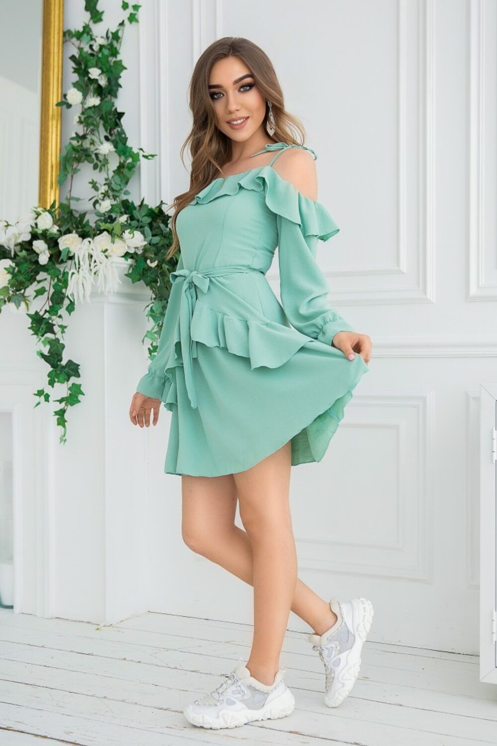 Красива ніжна сукня ментол