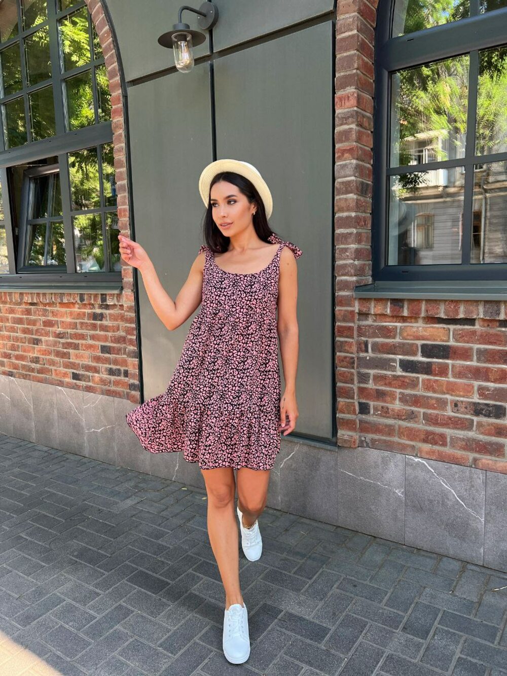 Літній легкий сарафан рожево-білий