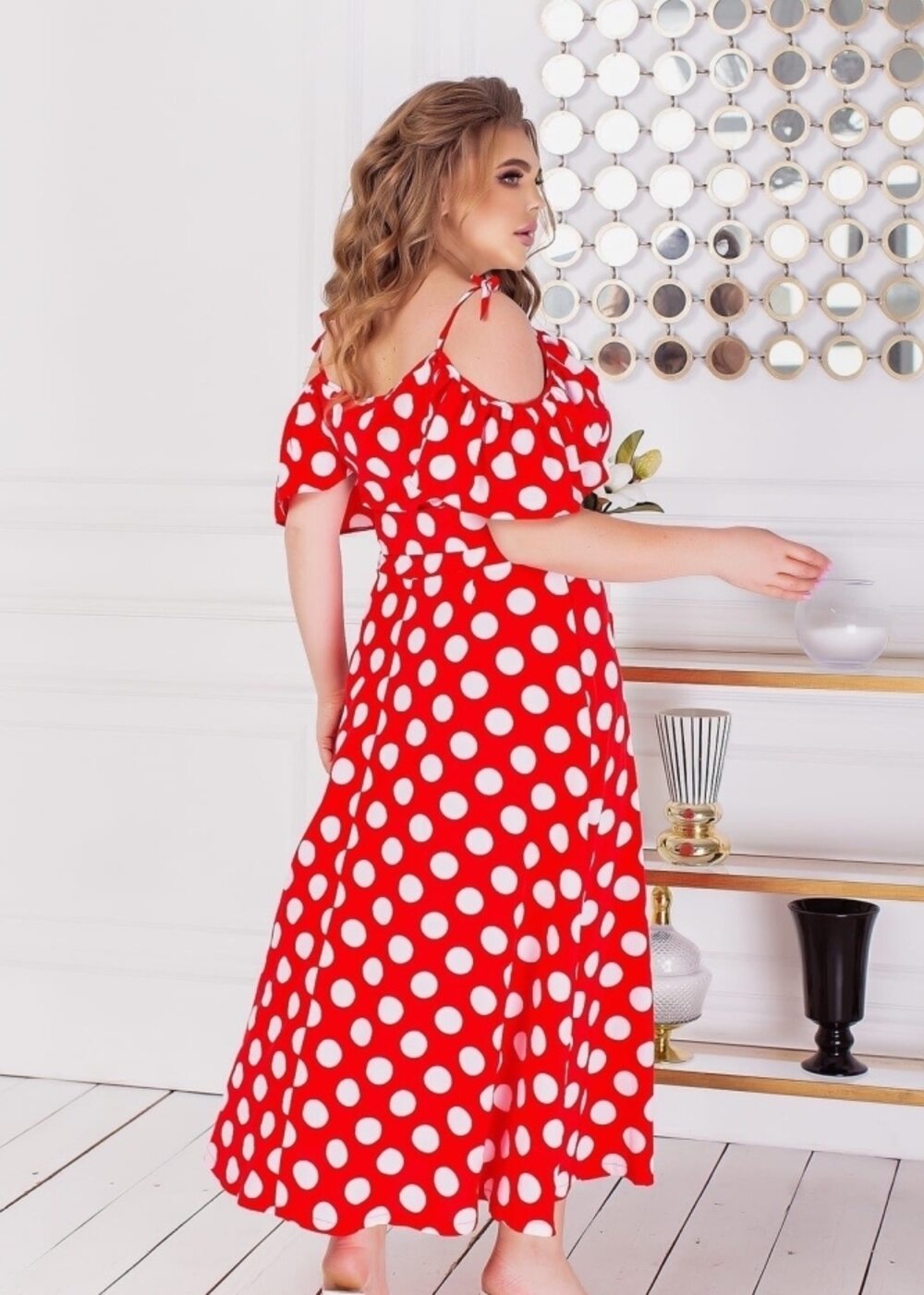 Красный сарафан в горошек