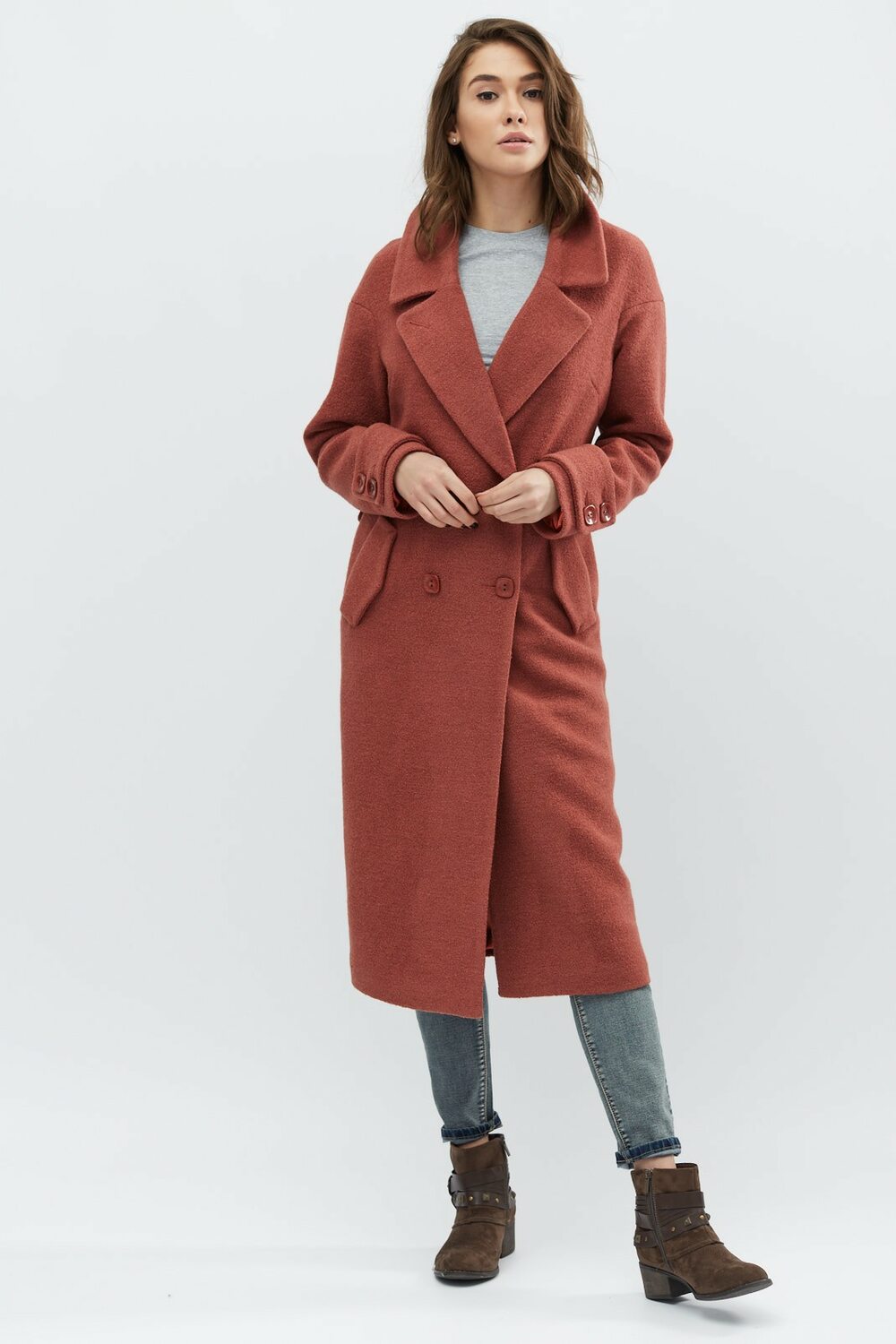 Жіноче довге демісезонне пальто