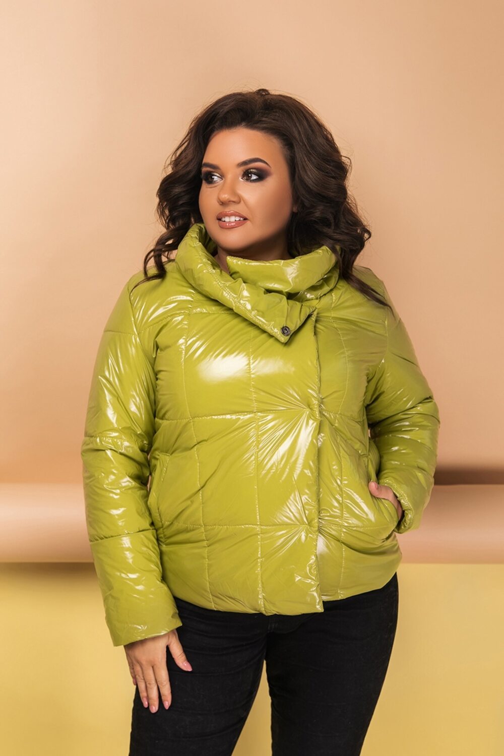 Куртка женская коротка ялочная