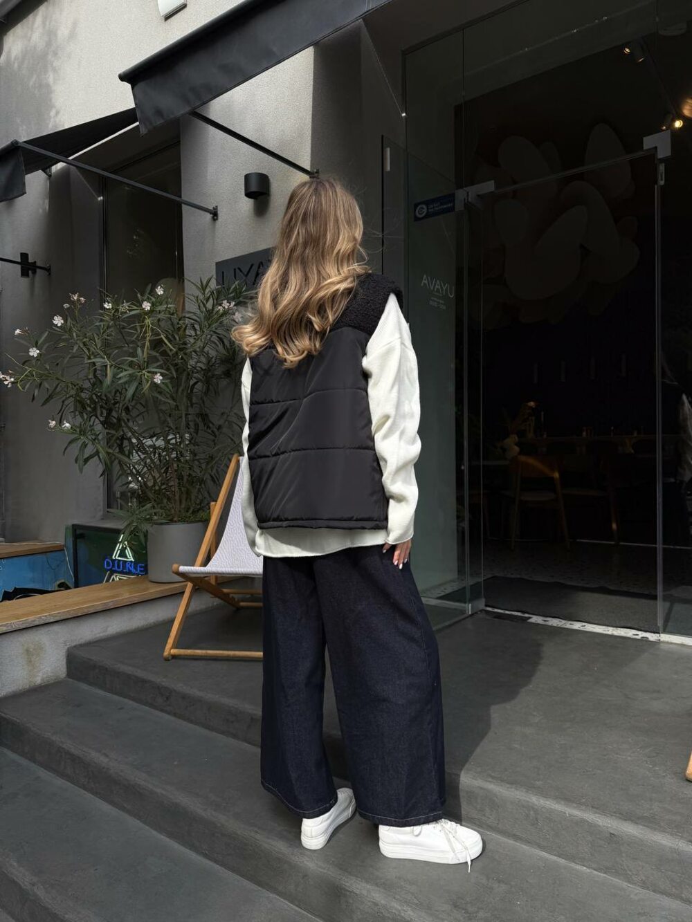 Жилет стьобаний з хутром баранчик колір чорний