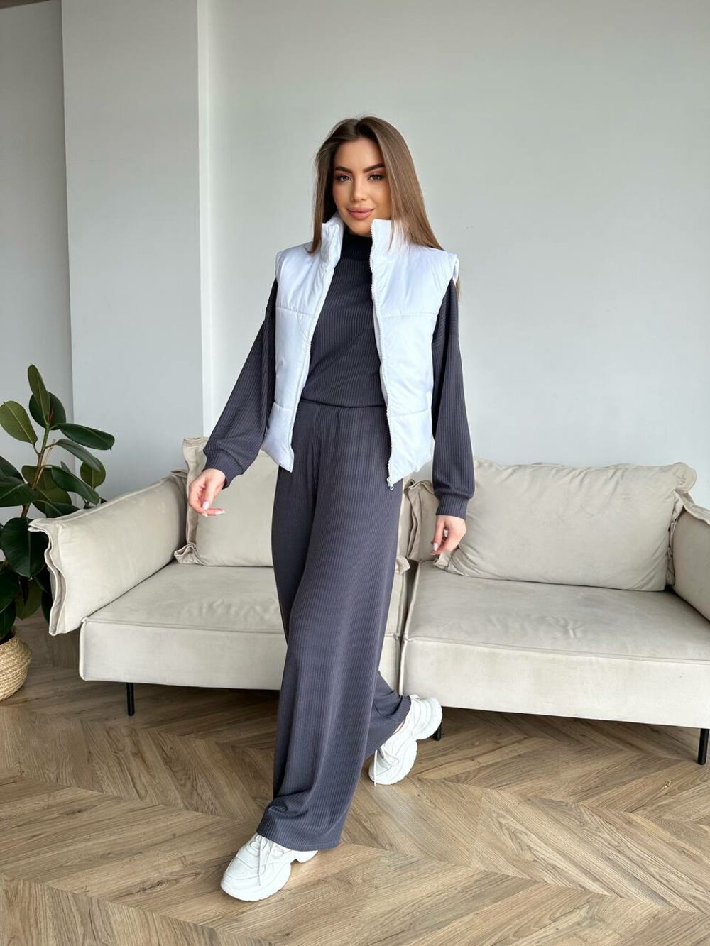 Жилетка утеплена плащівка колір білий