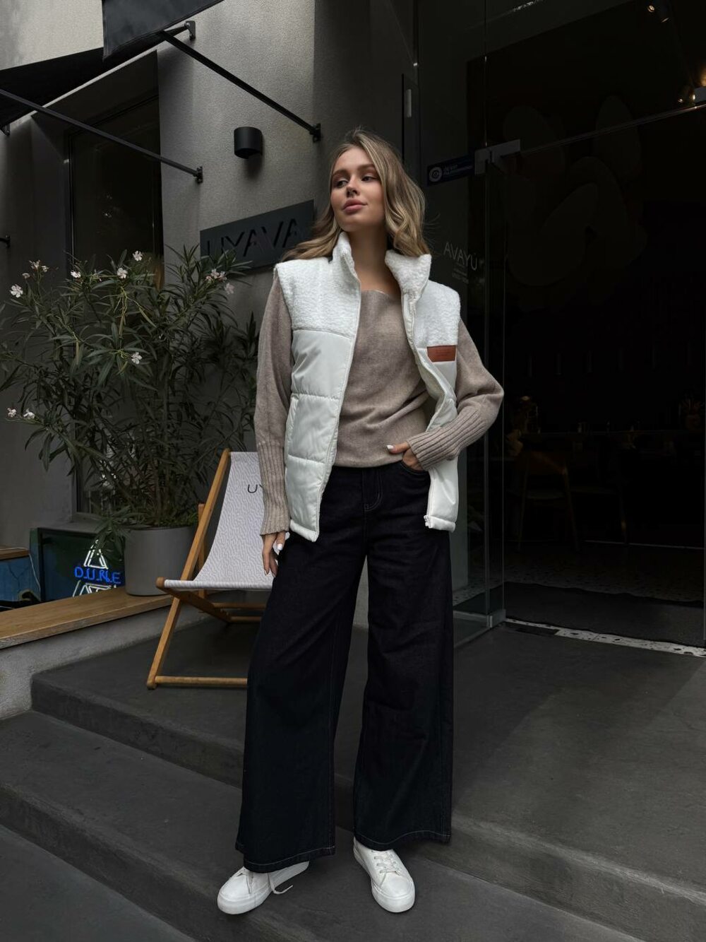 Жилет стьобаний з хутром баранчик колір молоко