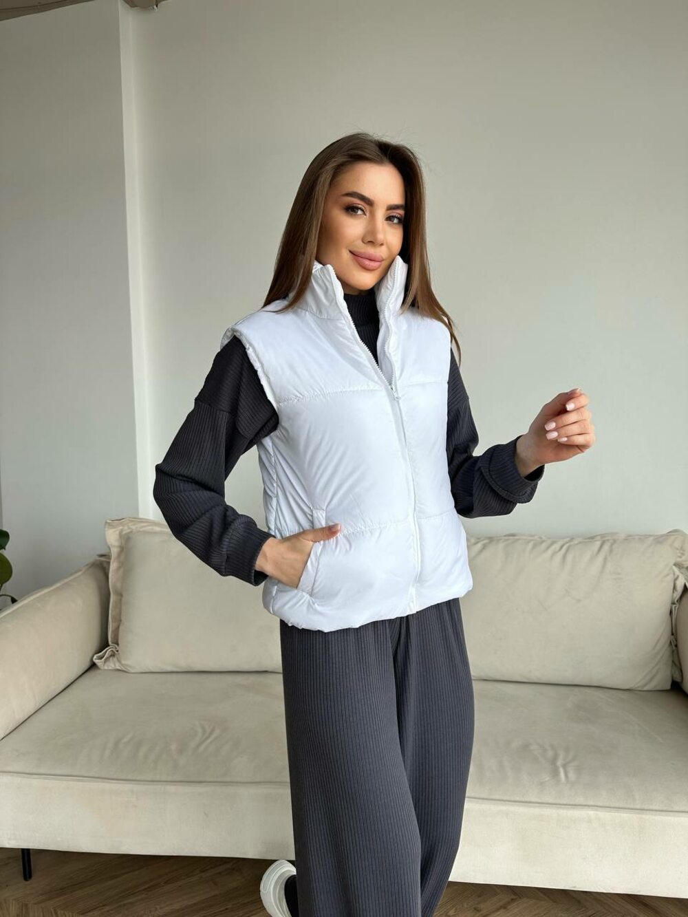 Жилетка утеплена плащівка колір білий