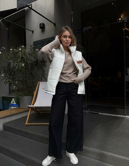 Жилет стьобаний з хутром баранчик колір молоко