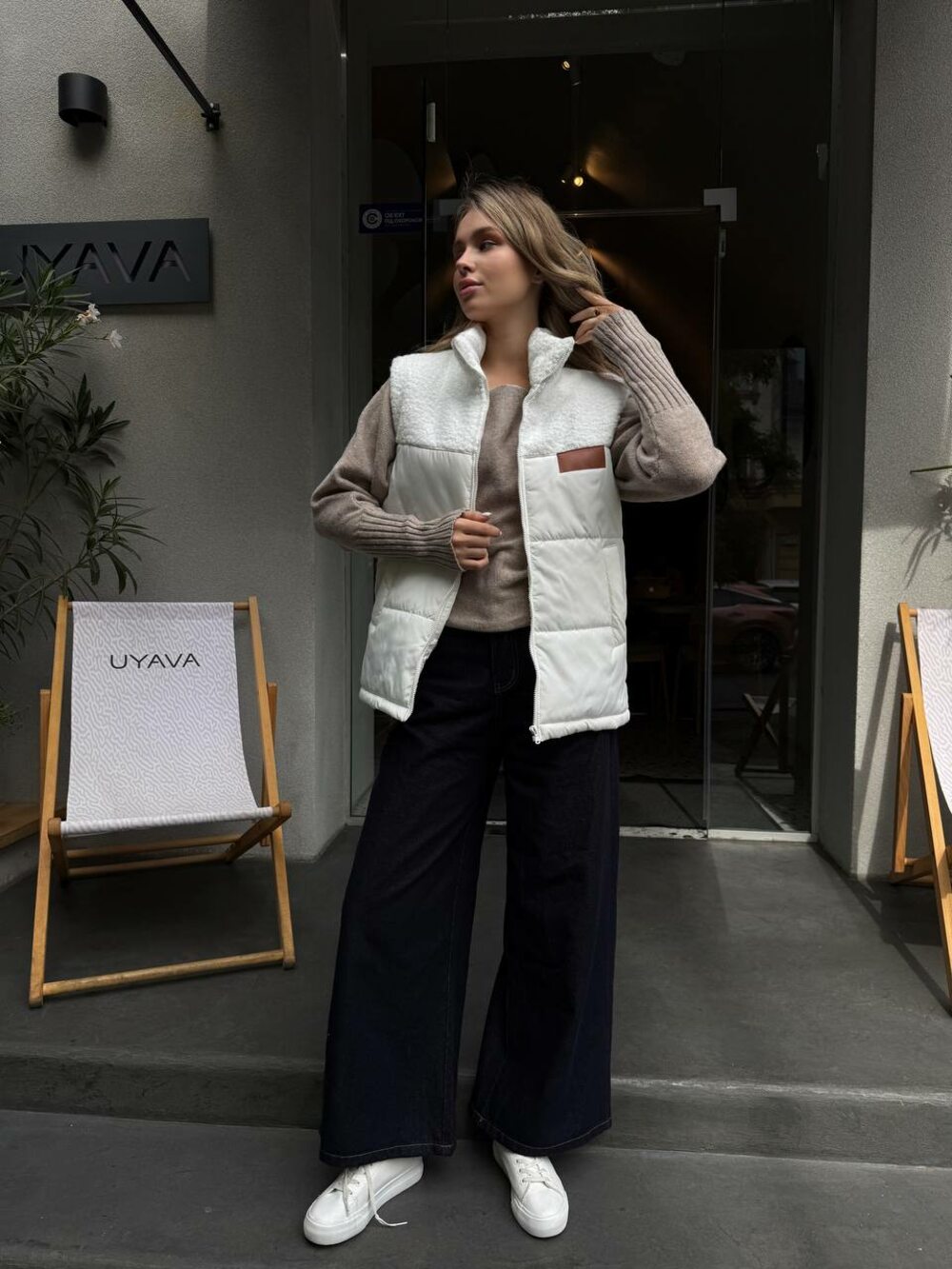 Жилет стьобаний з хутром баранчик колір молоко