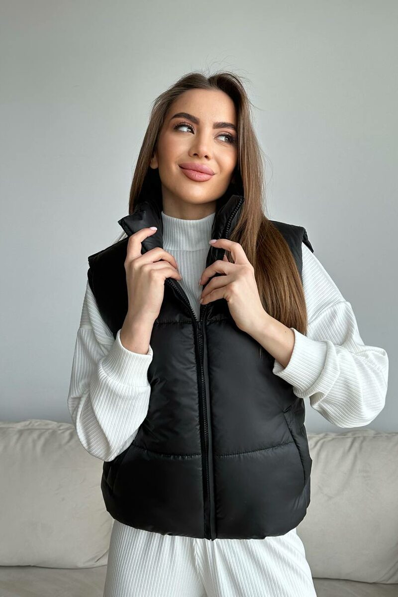 Жилетка утеплена плащівка колір чорний