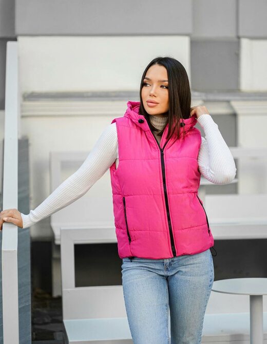 Весенняя жилетка с капюшоном, цвет малиновый