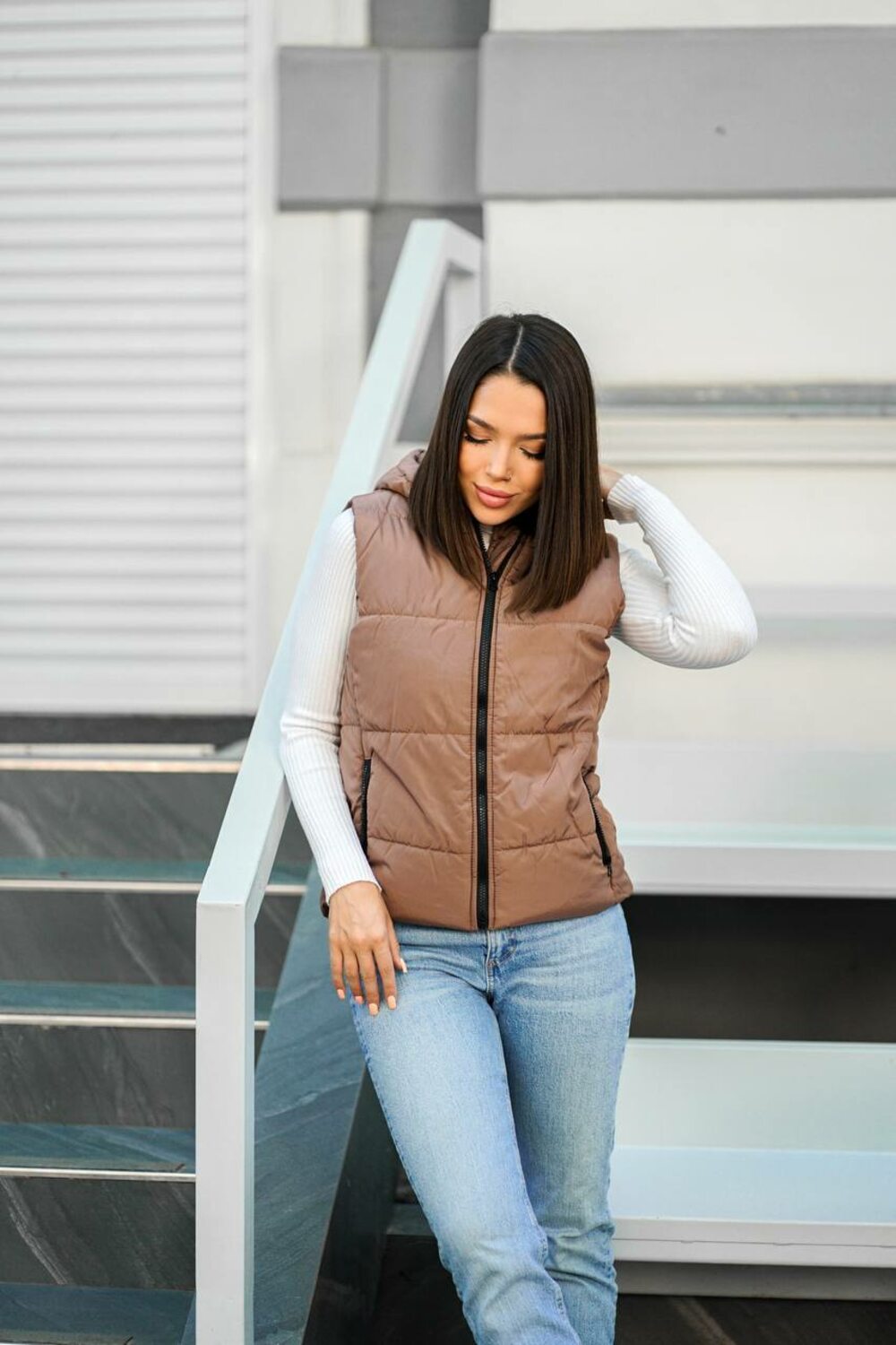 Весенняя жилетка с капюшоном, цвет кофе