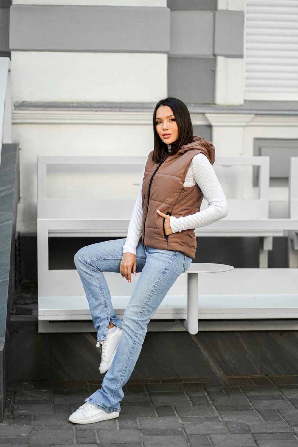 Весенняя жилетка с капюшоном, цвет кофе