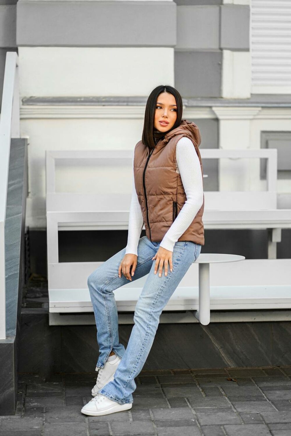 Весенняя жилетка с капюшоном, цвет кофе