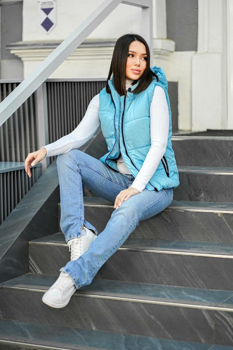 Весенняя жилетка с капюшоном, цвет блакитный