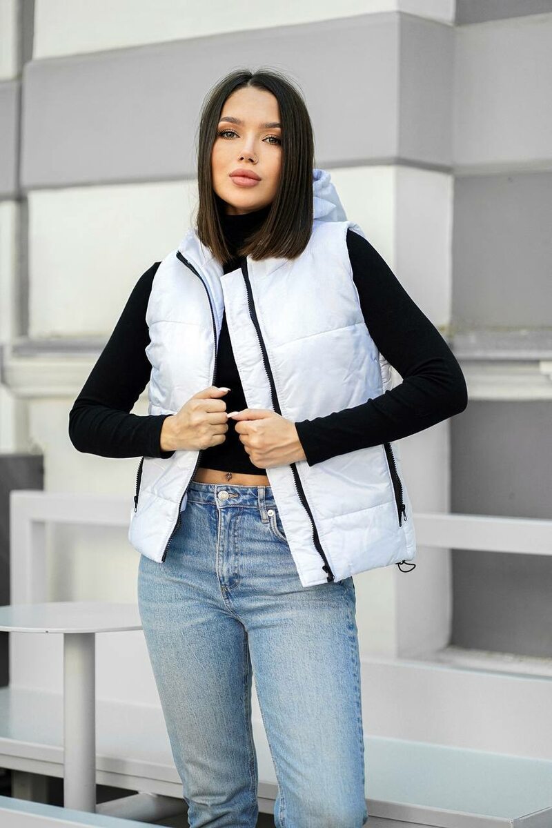 Весенняя жилетка с капюшоном, цвет белый