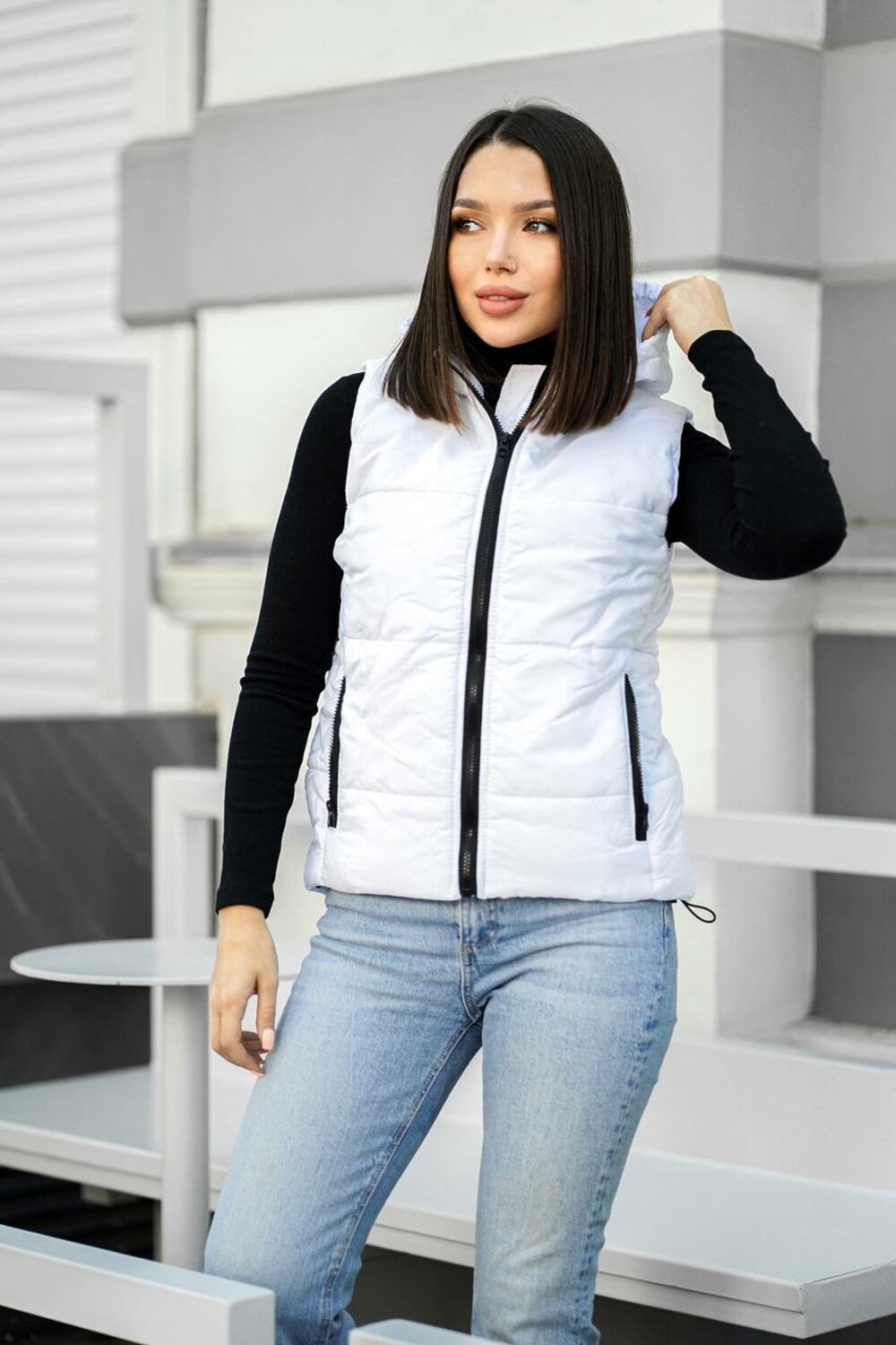 Весенняя жилетка с капюшоном, цвет белый