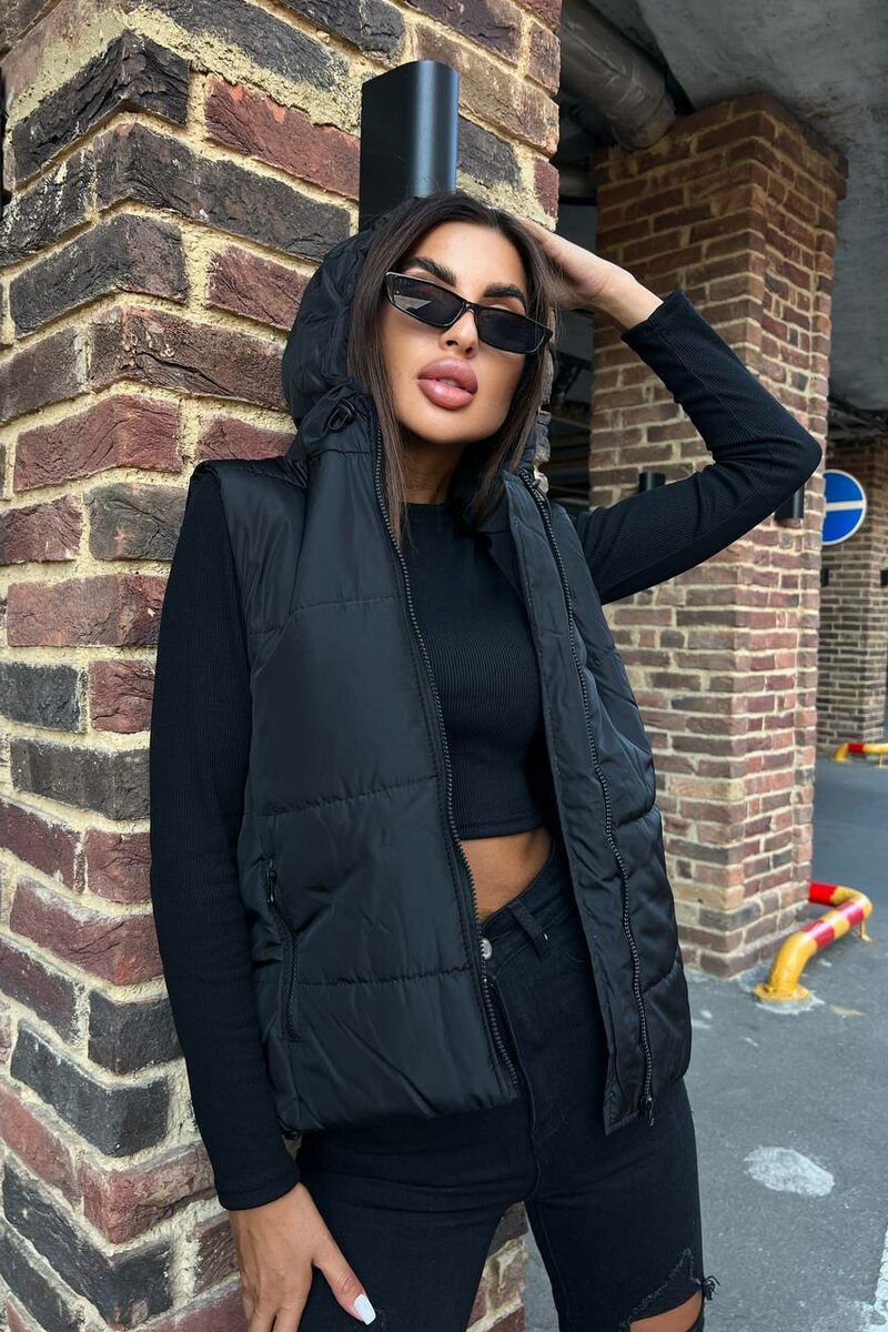 Весенняя жилетка с капюшоном, цвет чёрный