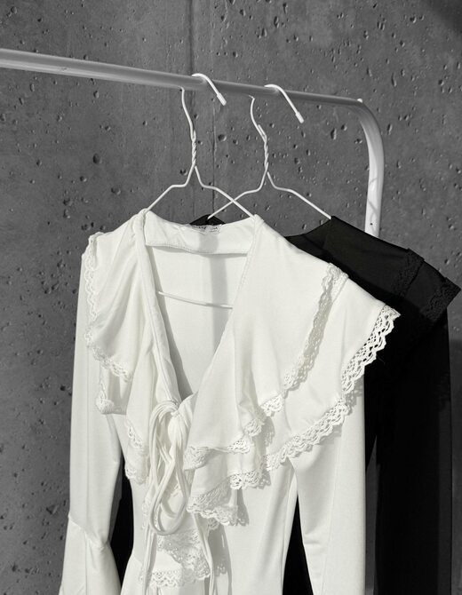 Комбинезон-ромпер с воланами и кружевом цвет молоко