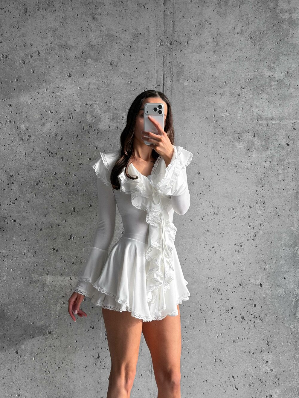 Комбинезон-ромпер с воланами и кружевом цвет молоко