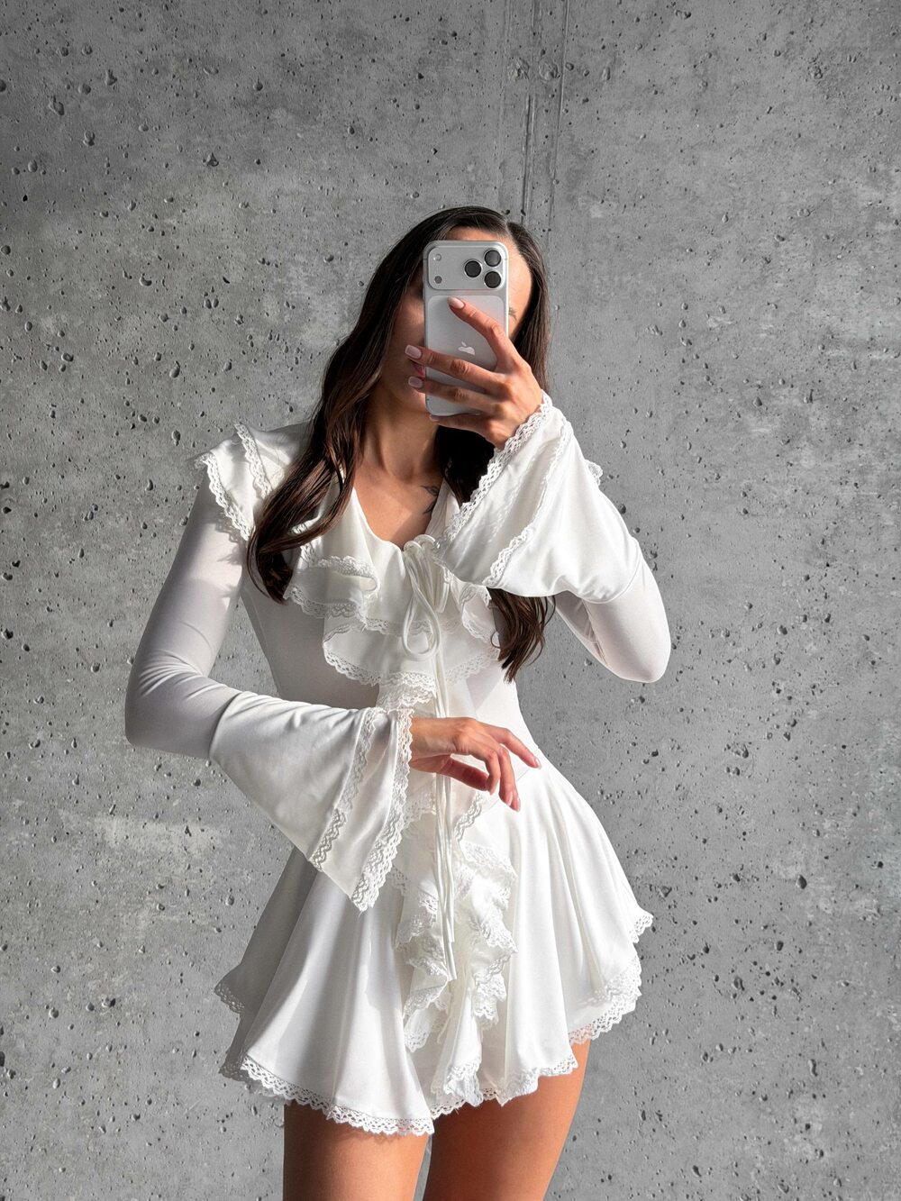 Комбинезон-ромпер с воланами и кружевом цвет молоко