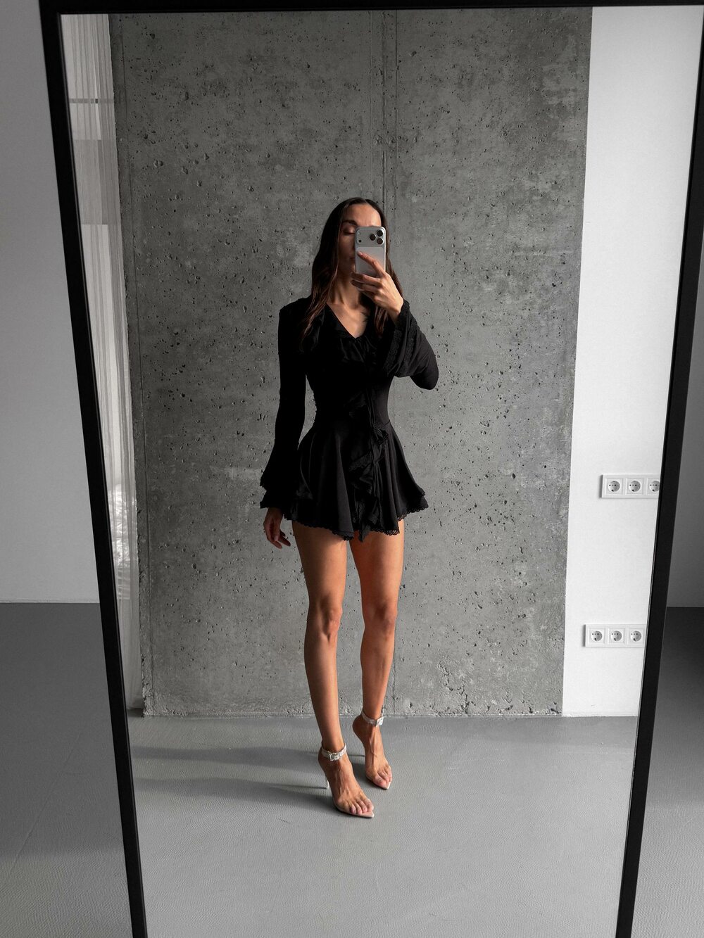 Комбинезон-ромпер с воланами и кружевом цвет черный