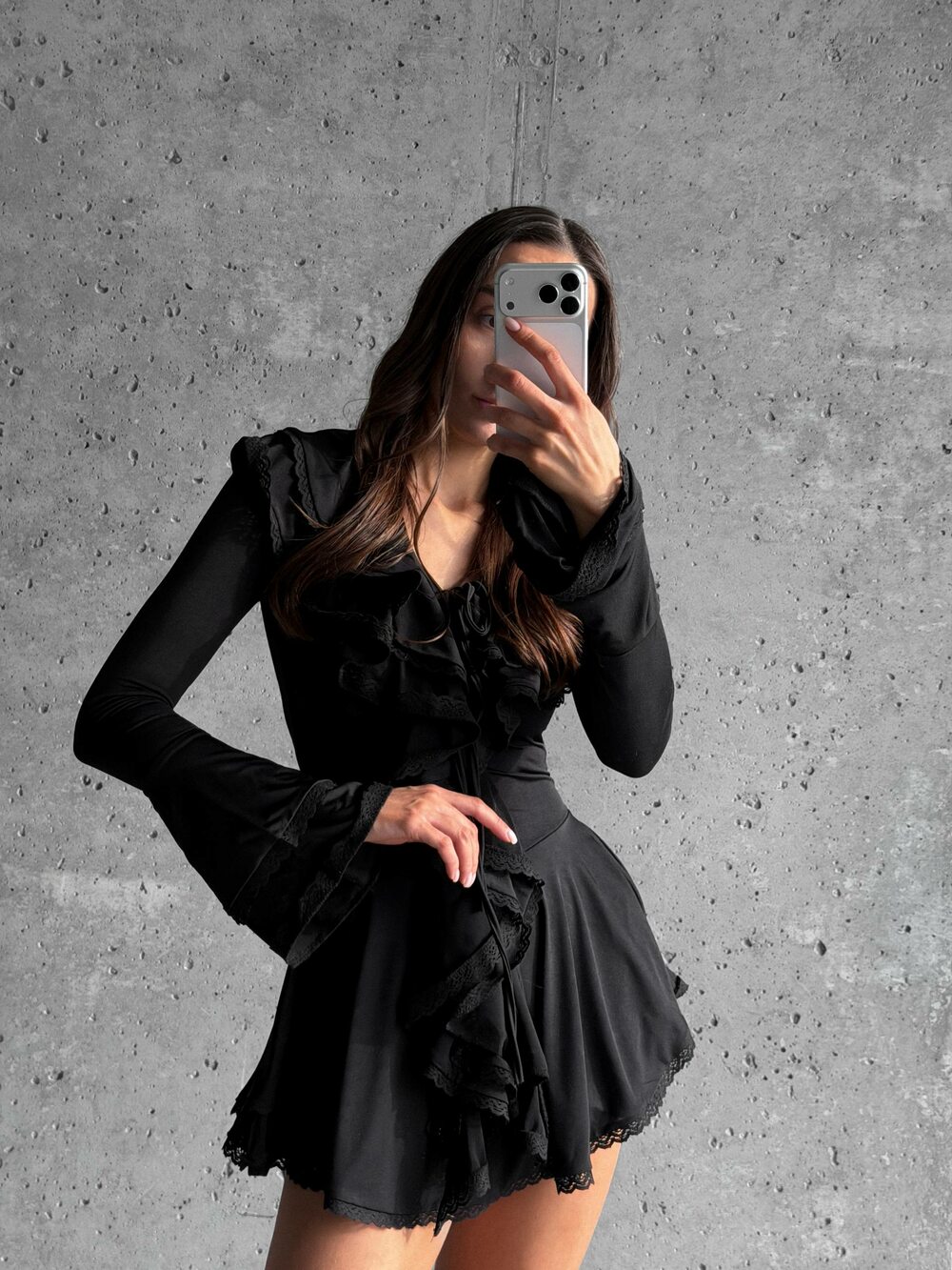 Комбинезон-ромпер с воланами и кружевом цвет черный