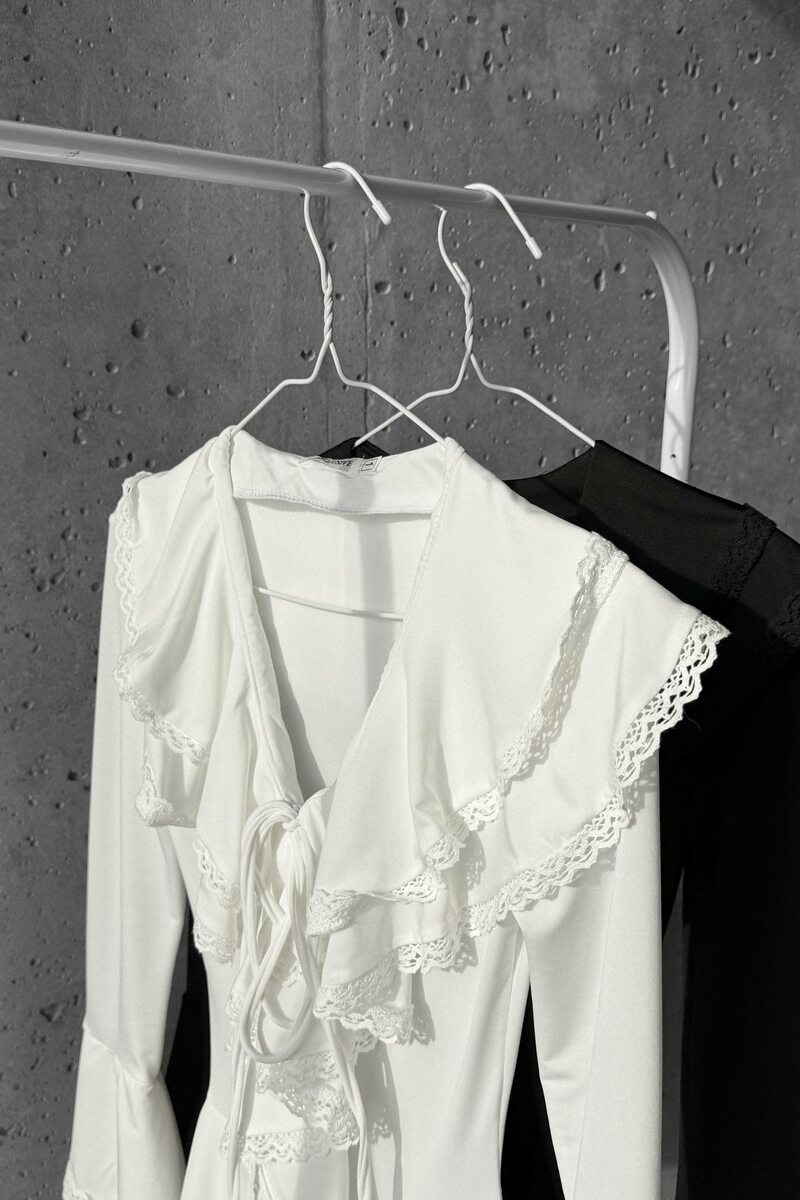 Комбинезон-ромпер с воланами и кружевом цвет черный