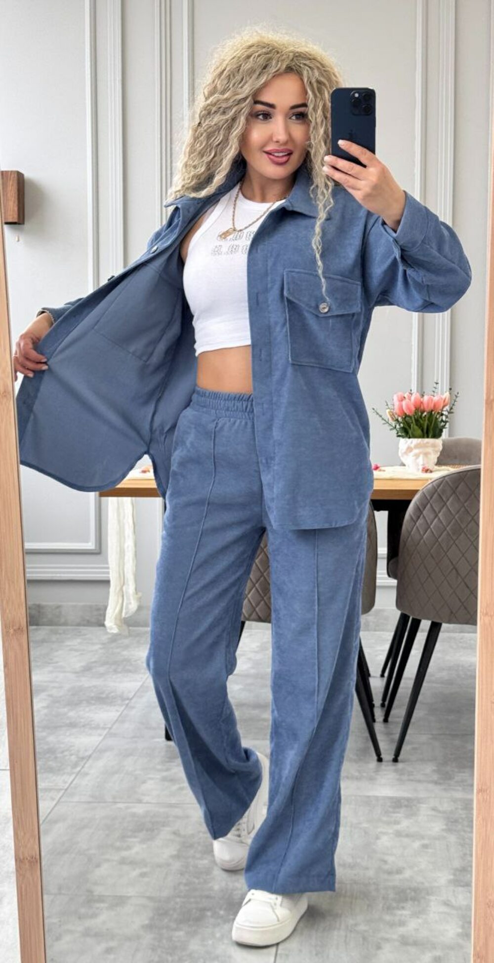 Костюм двійка складається з штанів та сорочки, колір блакитний