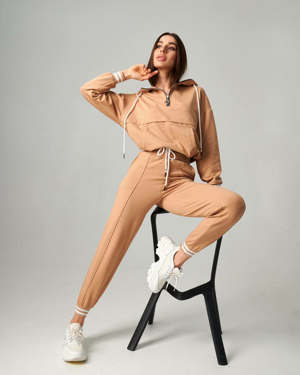 Вільний спорт костюм беж