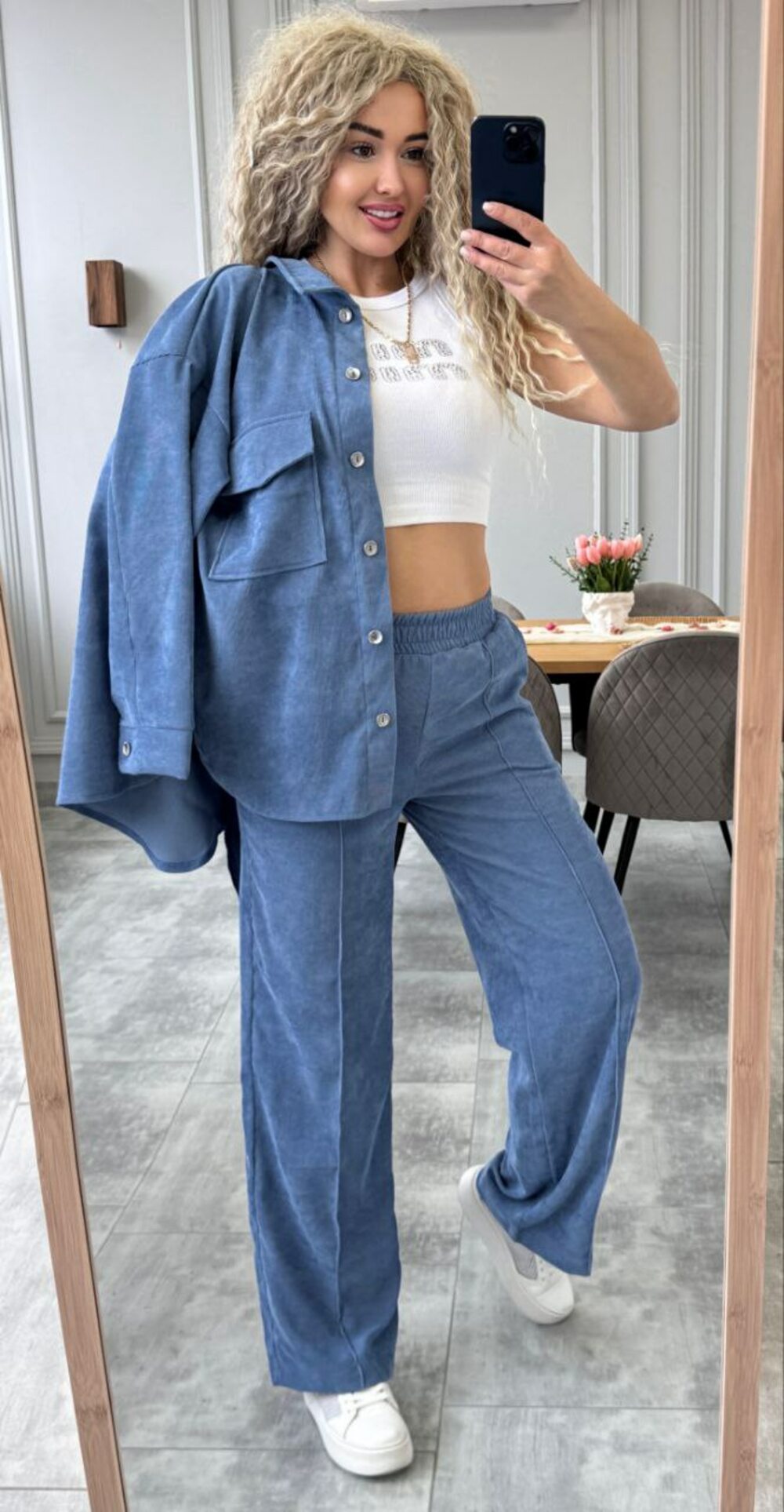 Костюм двійка складається з штанів та сорочки, колір блакитний