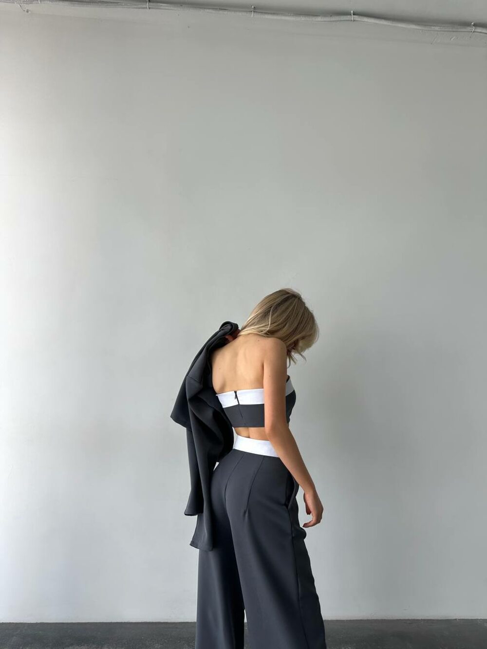 Костюм тройка с топом графит