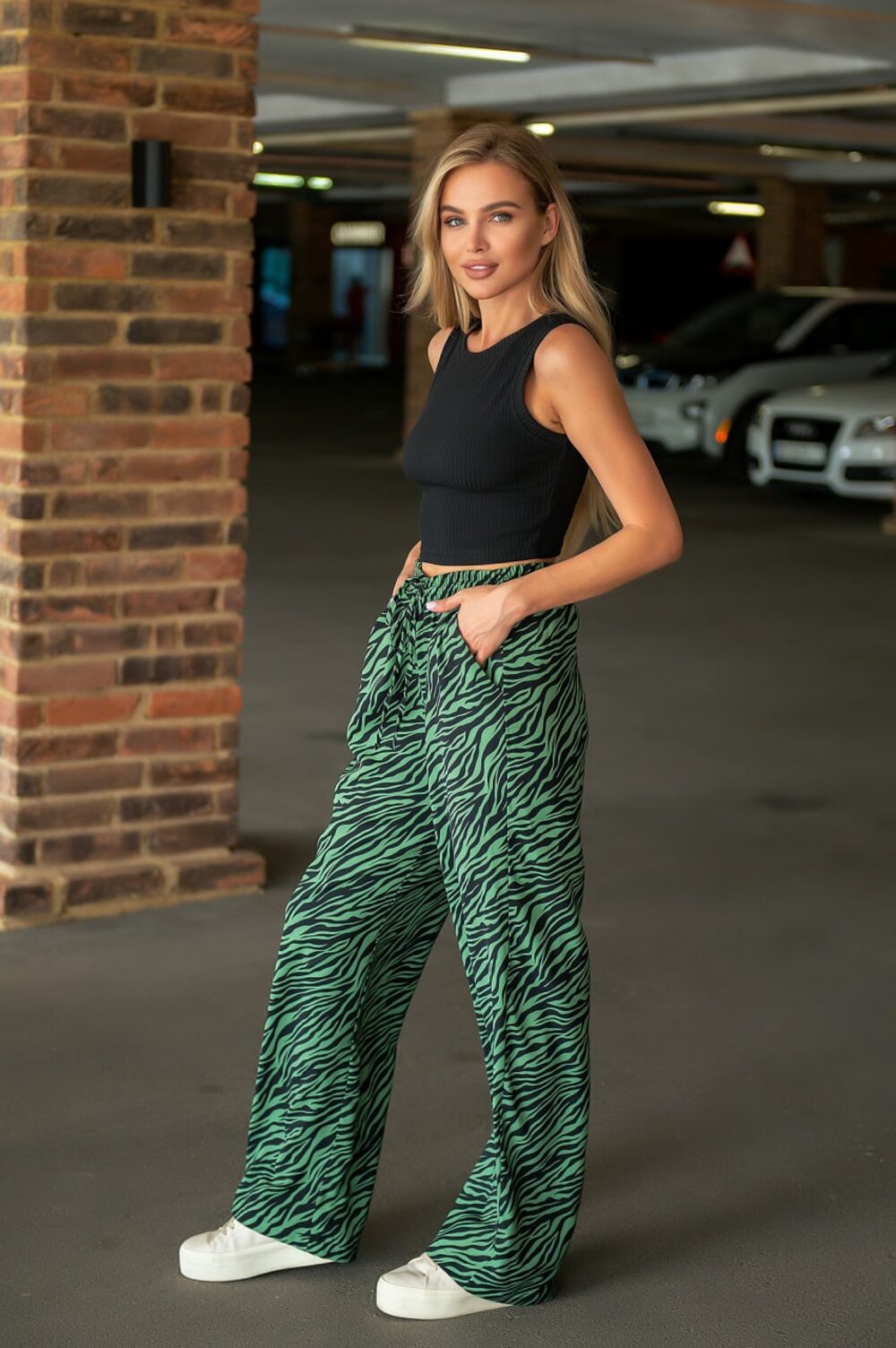 Костюм брюки та топ зелений