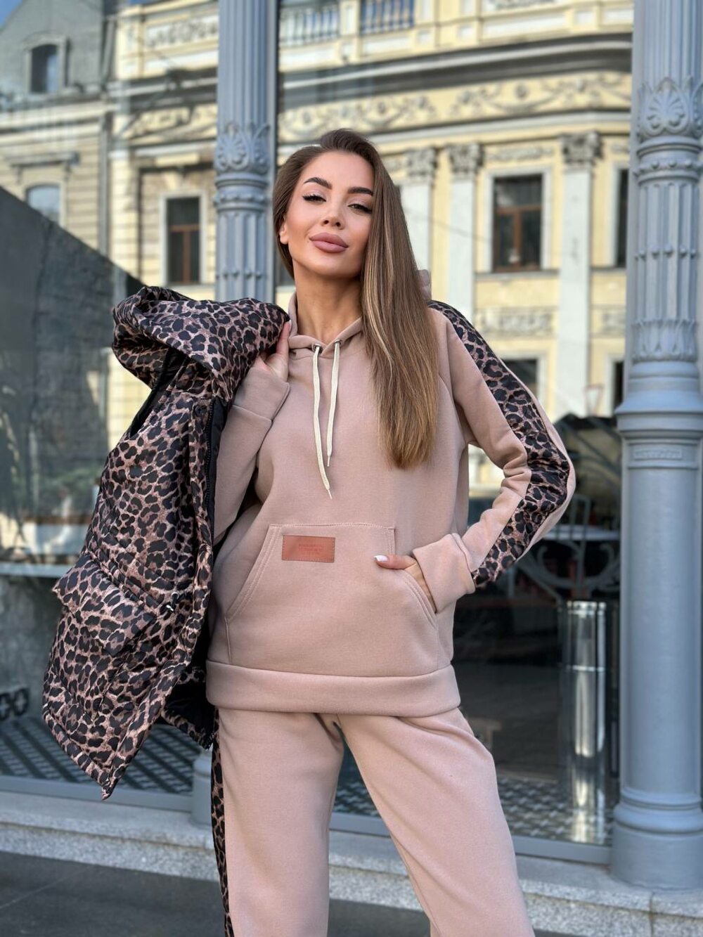 Костюм трійка леопард бежевий з коричневим