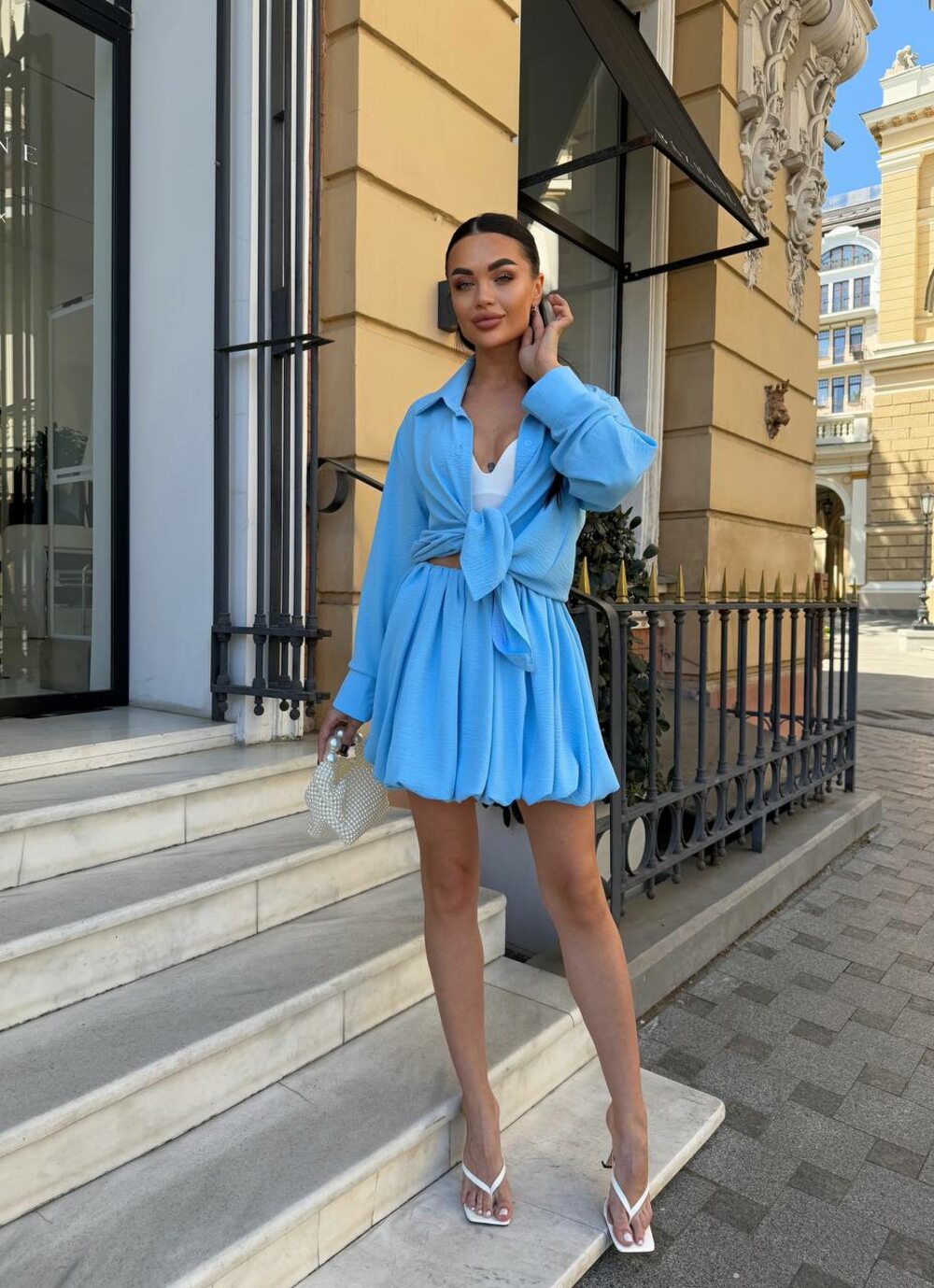 Костюм складається з сорочки та спідниці, колір блакитний