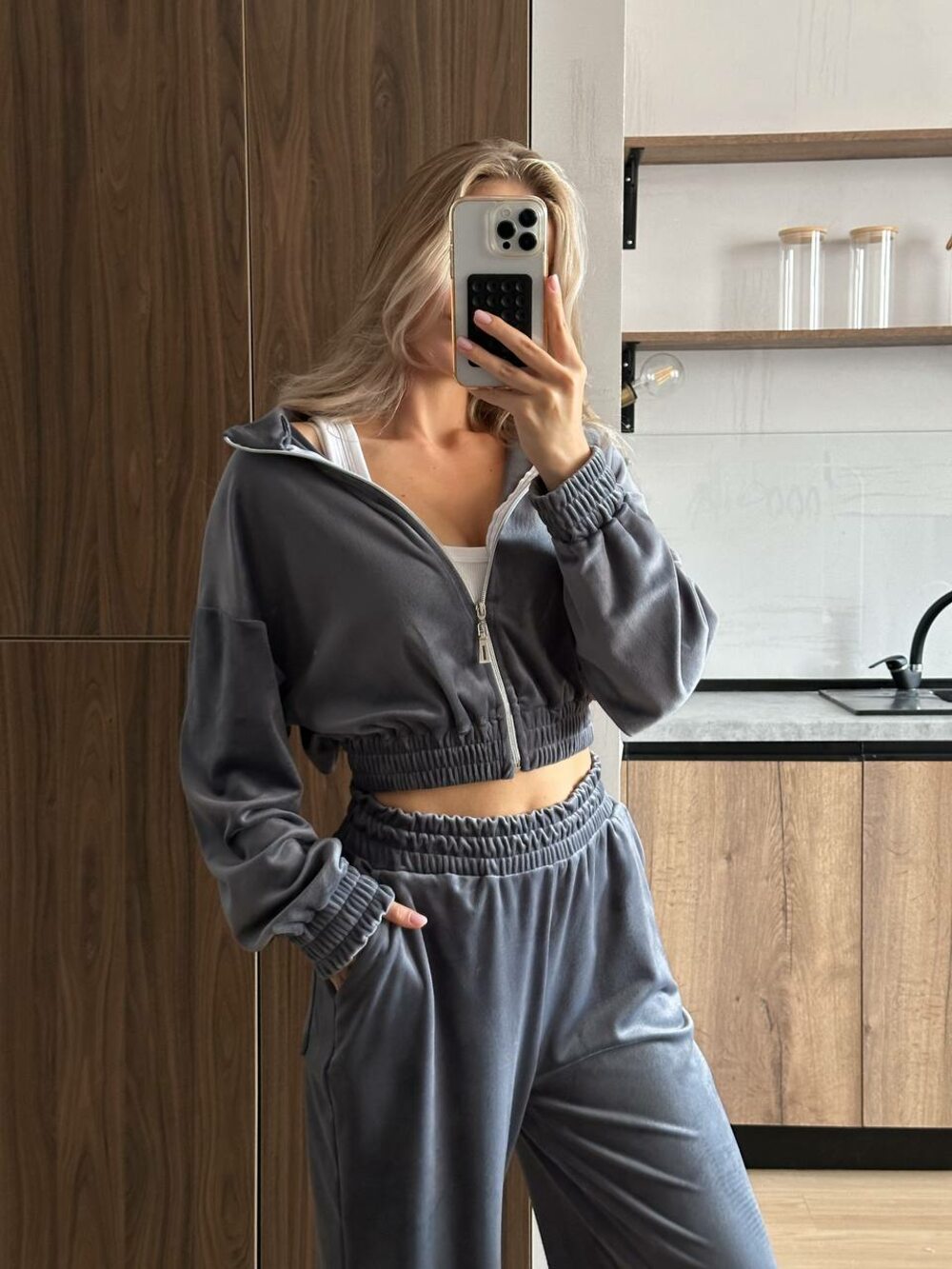 Костюм двійка складається зі худі та штанів, колір графіт