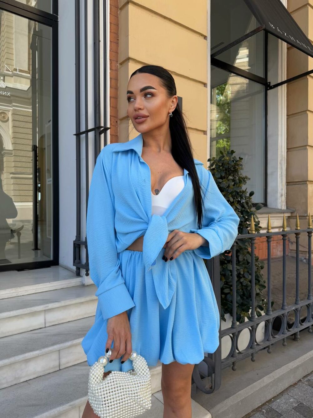 Костюм складається з сорочки та спідниці, колір блакитний