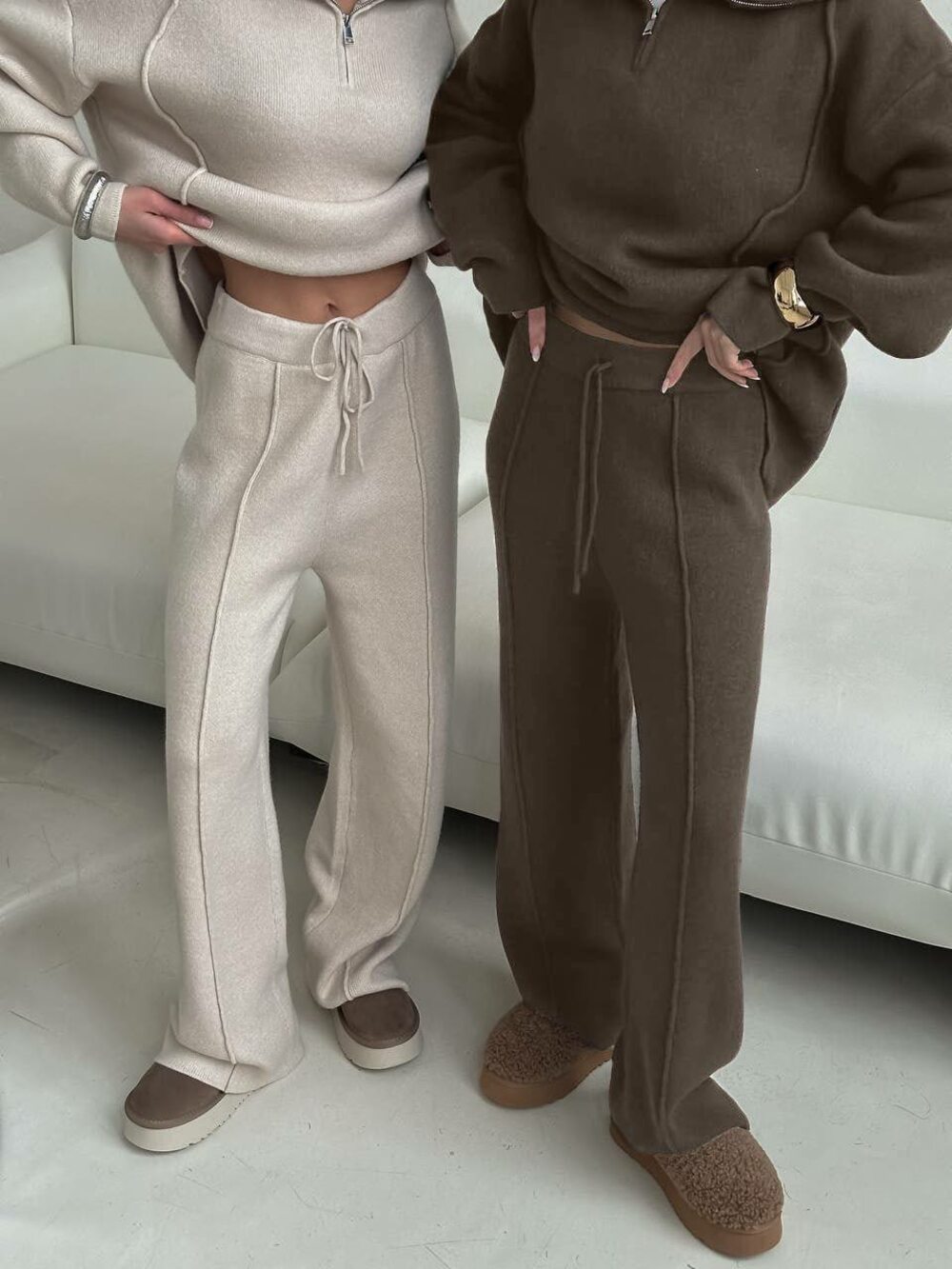 Костюм складається з світшота та штанів, колір бежевий.