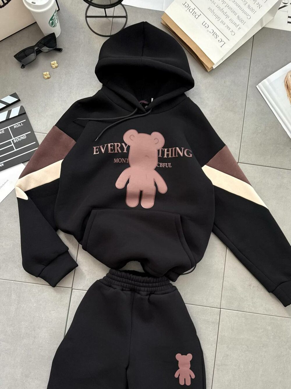 Костюм на флисе с оригинальным принтом, цвет черный