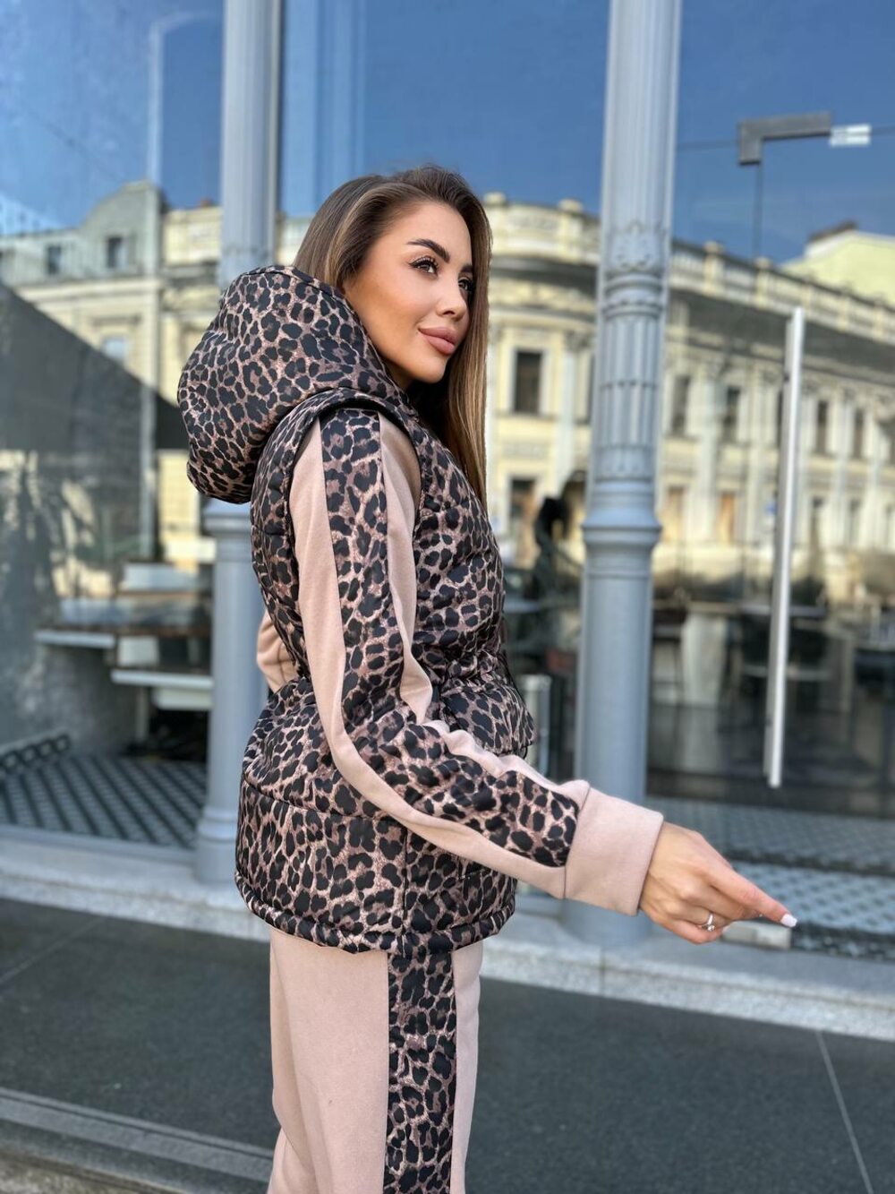 Костюм трійка леопард бежевий з коричневим