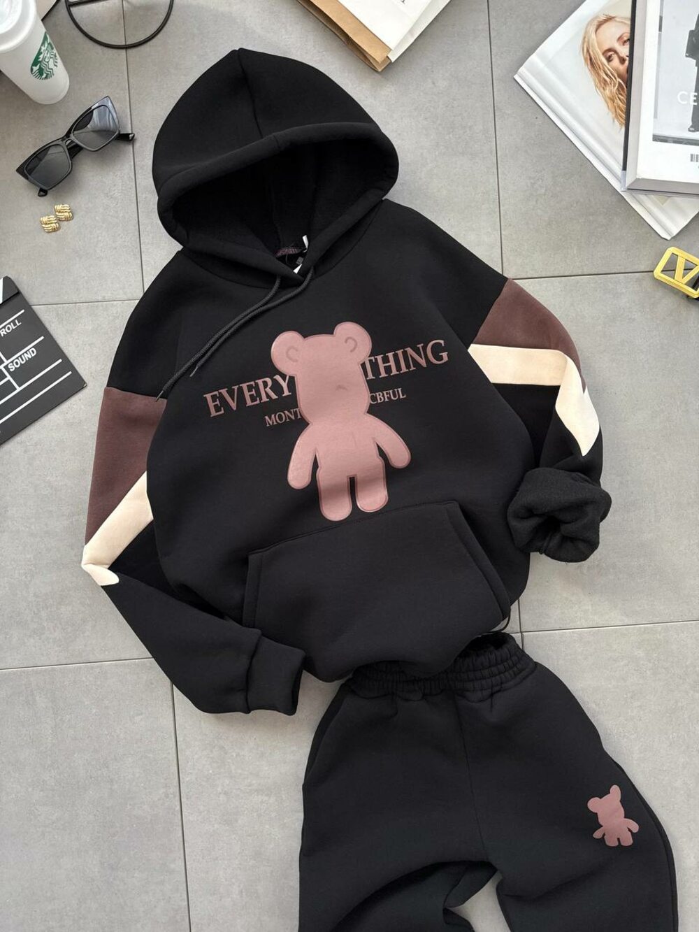 Костюм на флисе с оригинальным принтом, цвет черный