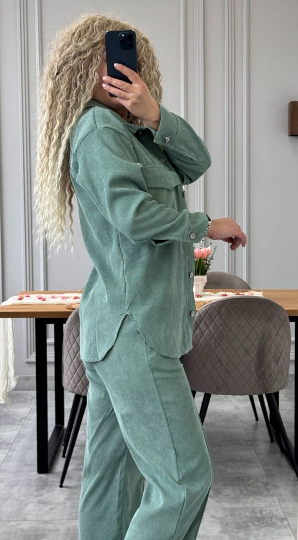 Костюм двійка складається з штанів та сорочки, колір оливковий