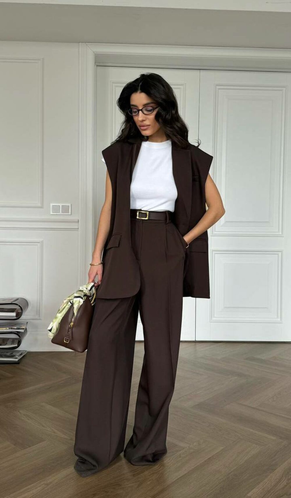 Костюм двійка складається з брюк-палаццо та жилета, колір шоколад