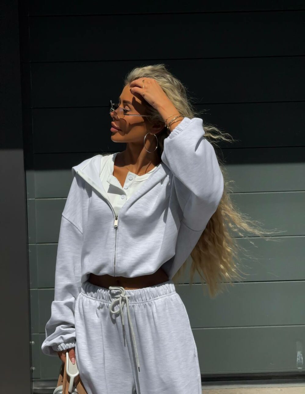 Костюм двійка складається зі худі та штанів, колір меланж