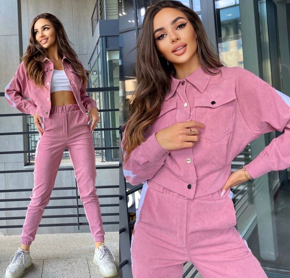 Стильний рожевий костюм