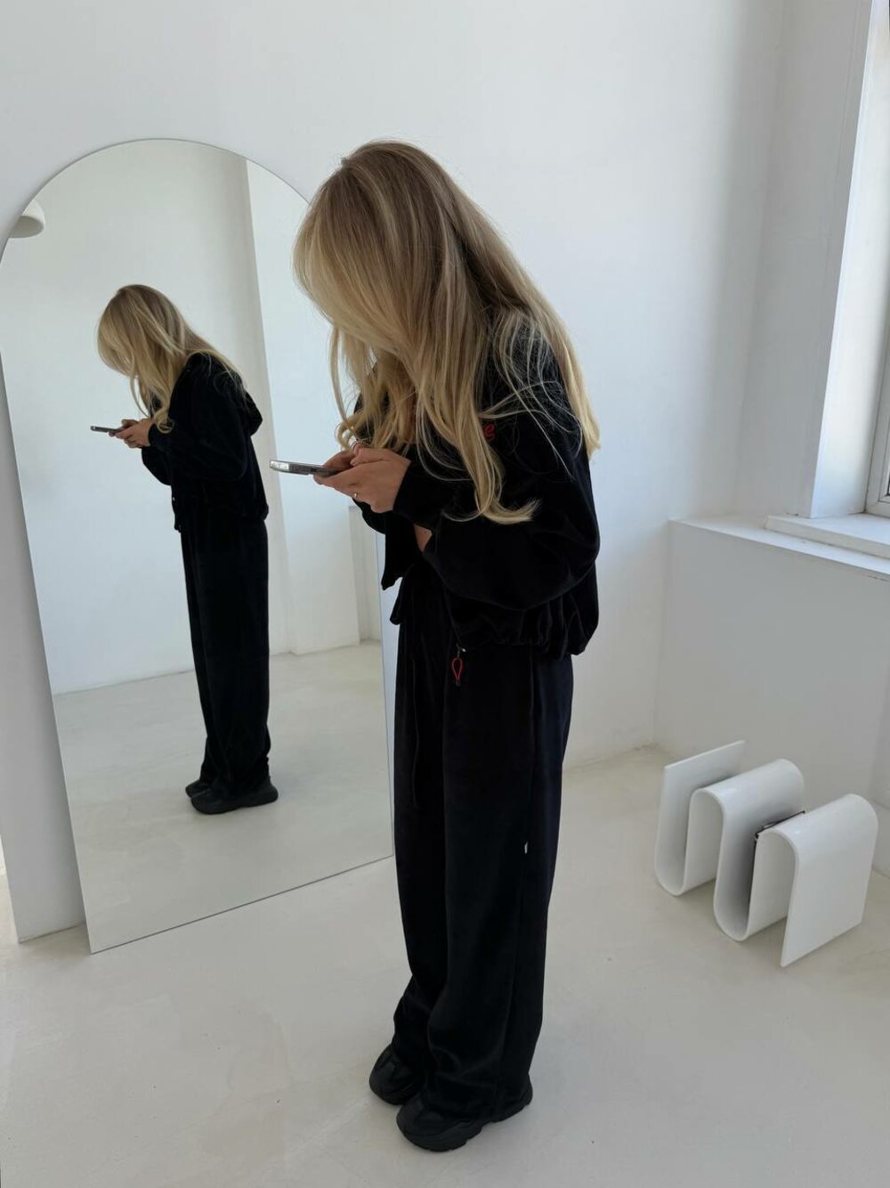 Велюровий клстюм з вишивкою, колір рожевий