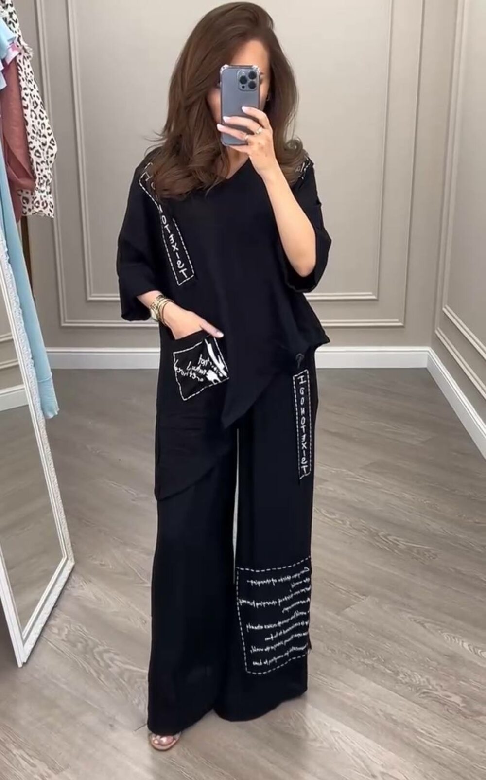 Костюм из брюк и ассиметричной блузки, цвет черный