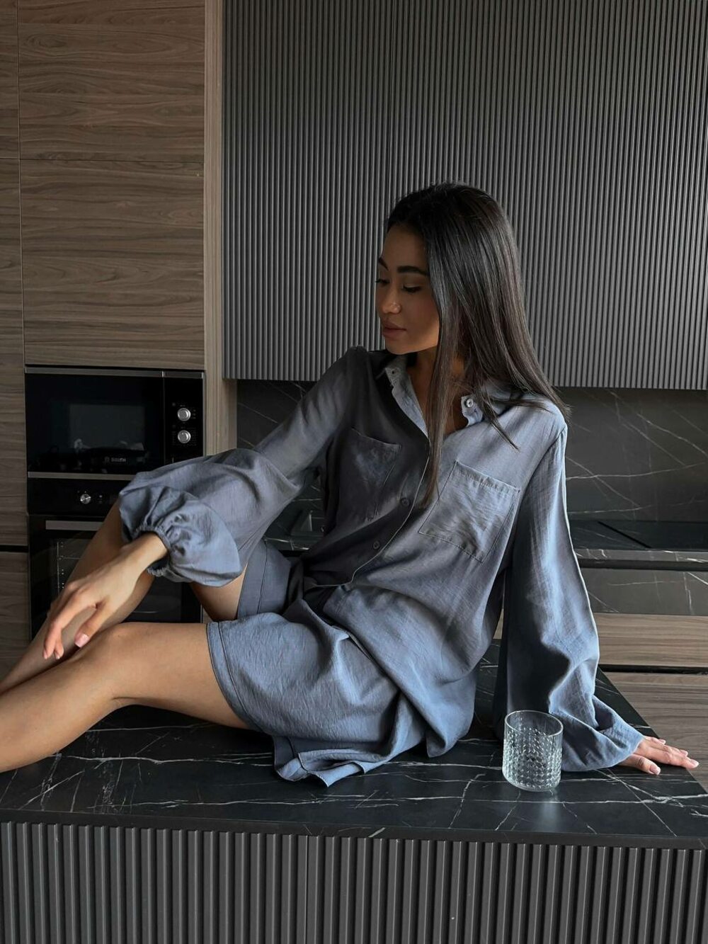 Костюм двійка складається з сорочки та шорт, колір сіро-бузковий