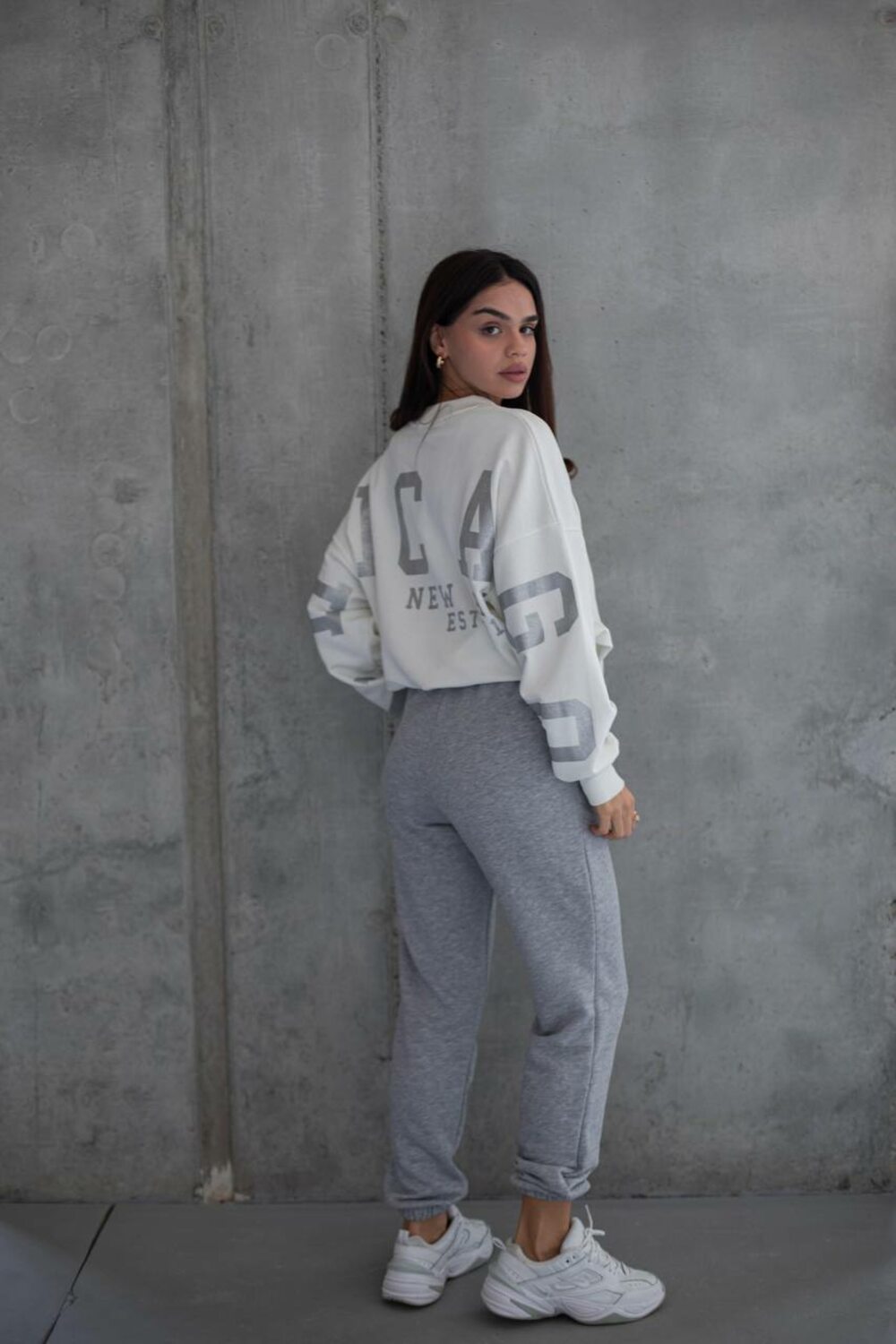 Костюм Chicago складається з джогерів та світшота.