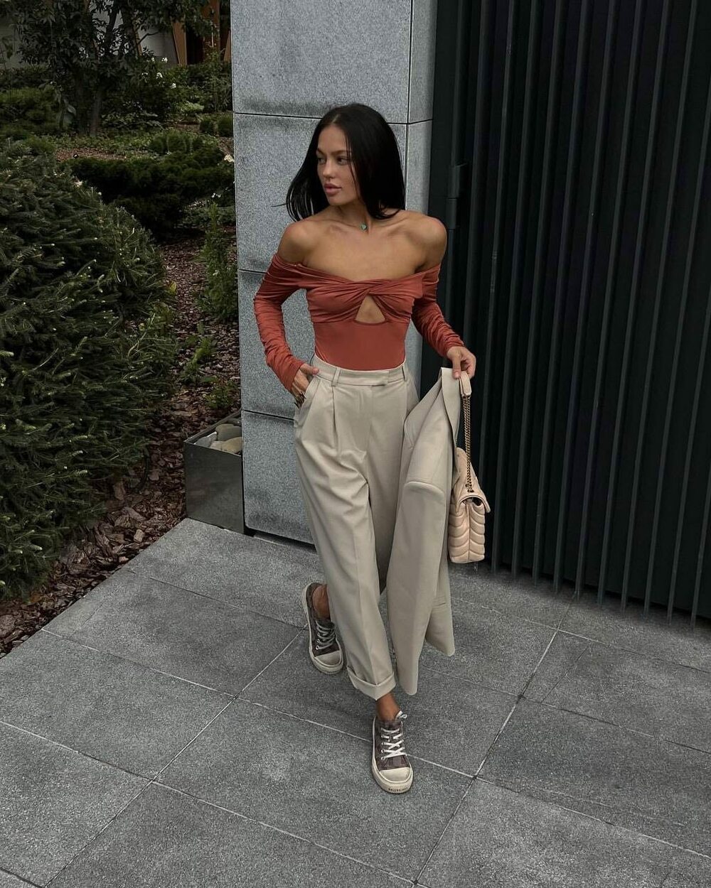 Костюм оверсайз, піджак з плічками, без підкладки, штани на високій посадці, колір бежевий