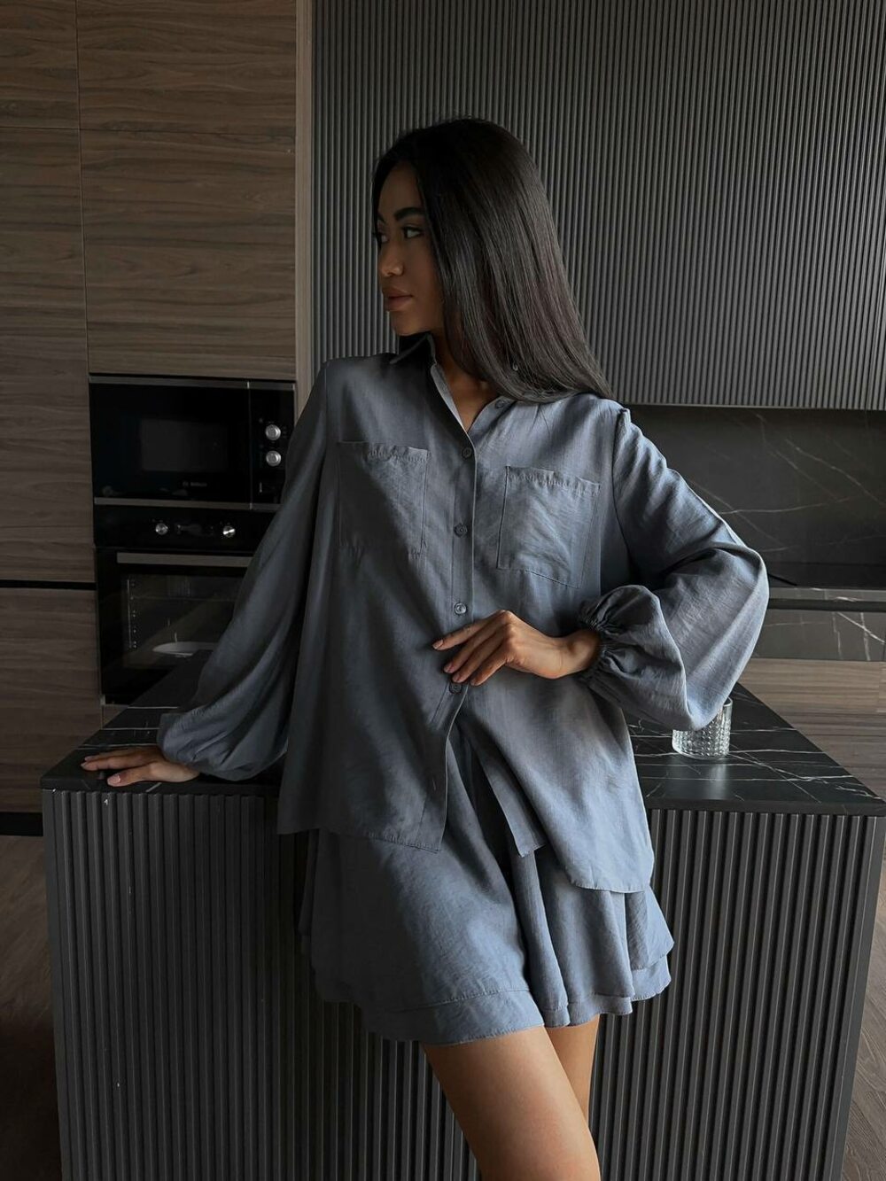 Костюм двійка складається з сорочки та шорт, колір сіро-бузковий