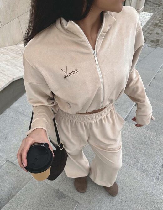 Спортивный костюм велюровый с вышивкой цвет бежевый